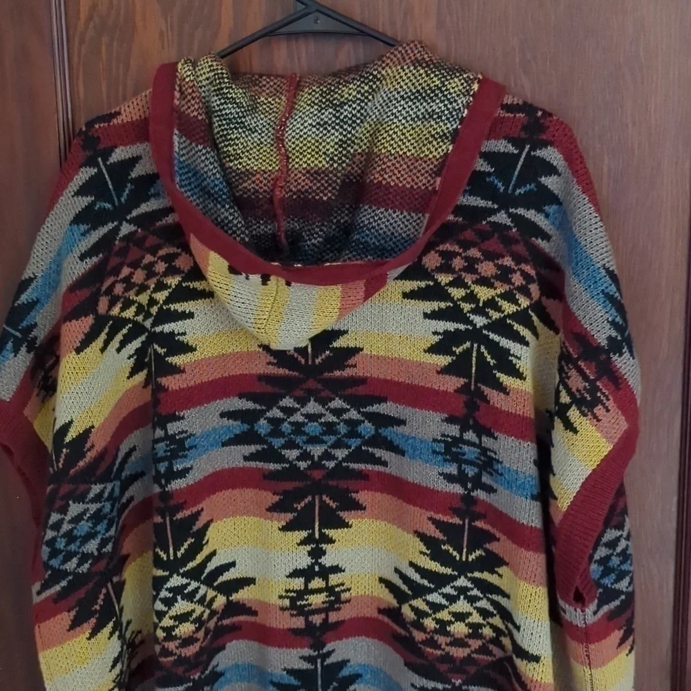 American Eagle Outfitters Open Hooded Aztec Fringe Festival Wrap Size XS/S